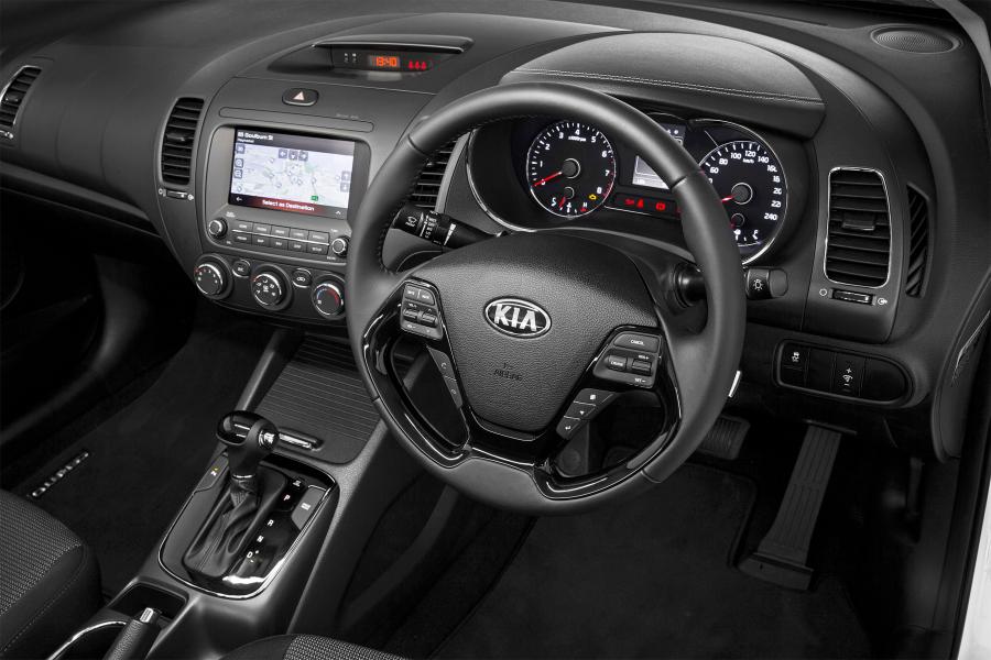 Интерьер Kia Cerato Sport Sedan 2017 года  (AU) (фото 8 из 8)